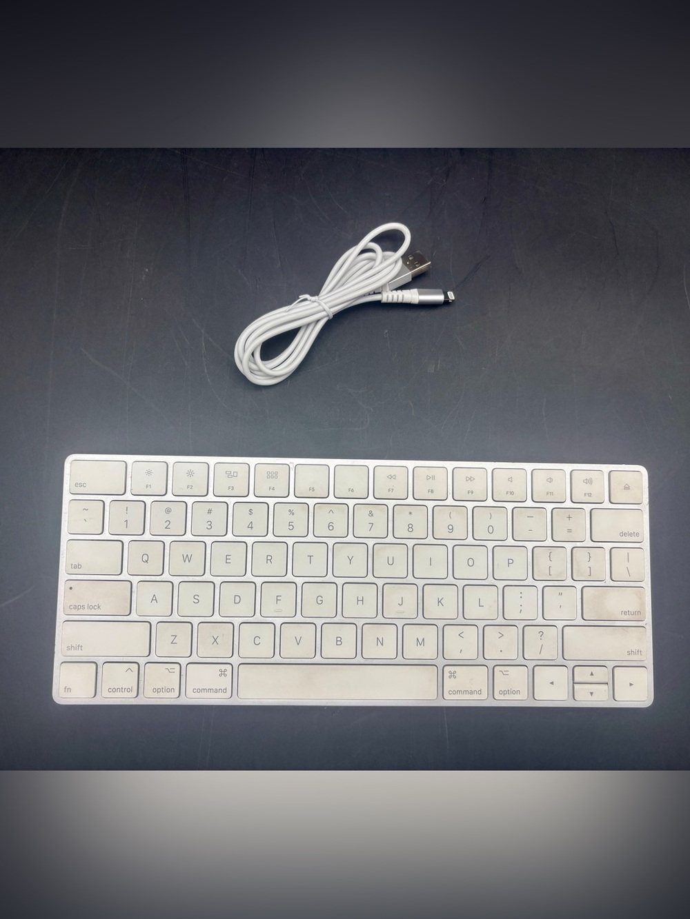 Apple Magic Keyboard Wireless (Model A1644) Silver/White - Great Condition!